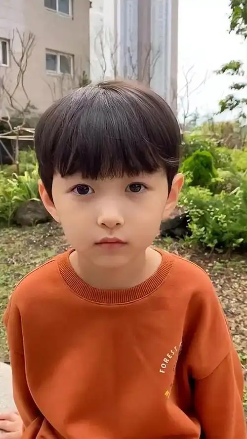 精选小男孩发型13款,百变有型很精神,剪完真帅气