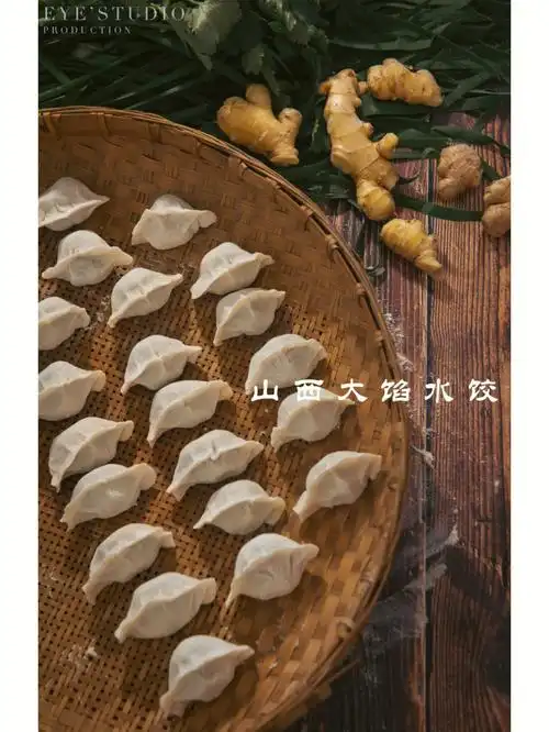 新鲜手工水饺:开水煮沸下锅;冰鲜手工水饺:凉水下锅;煮熟后的饺子放置