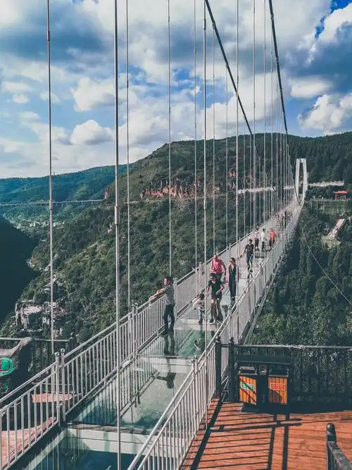 西游洞玻璃栈道