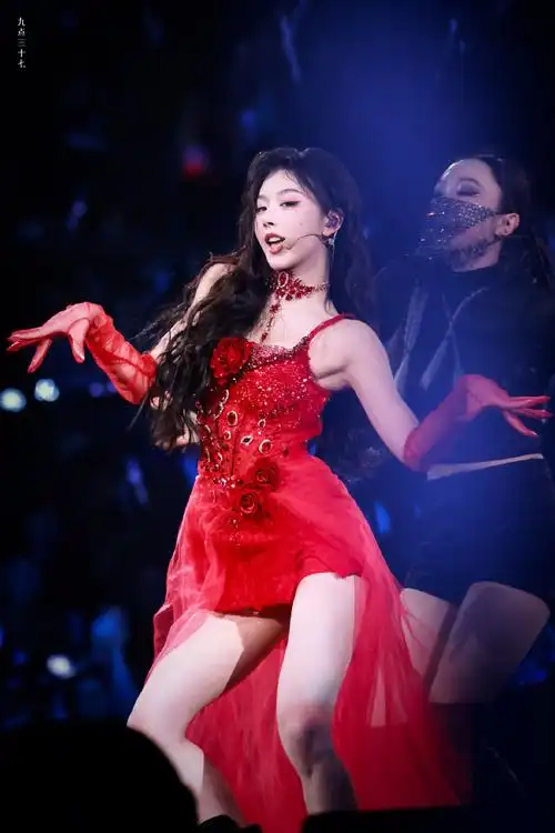 孔雪儿舞台上的红玫瑰