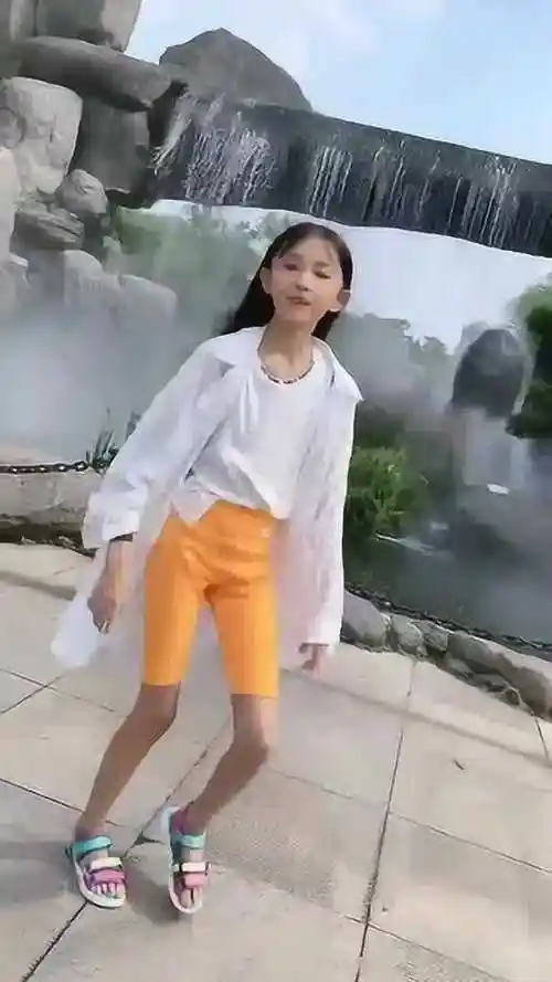 童模宋小睿真有舞蹈功底吗看起来跳舞还不如焱娃娃太丑了人