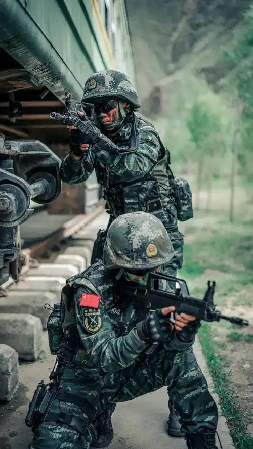 今天 我们又为你全新推出了 特战女兵主题壁纸 请收藏品鉴 竖屏组 女