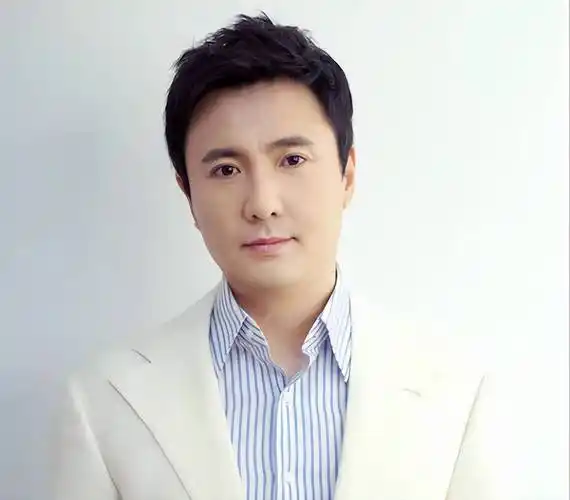 事实证明,45岁的"百亿票房男神"沈腾,早已走上另一条人生大道