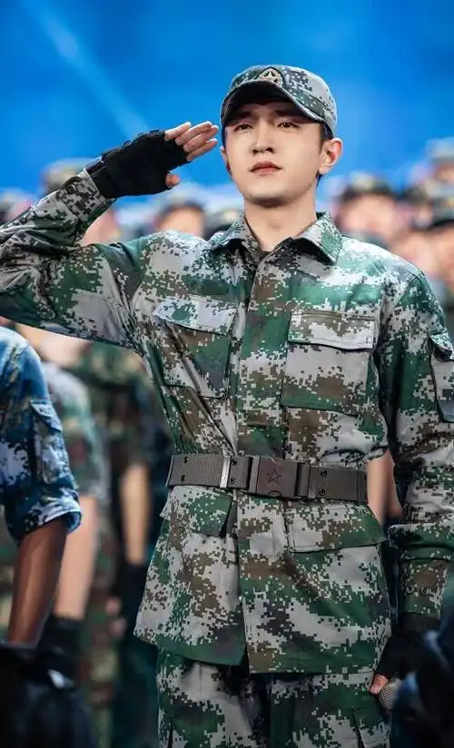有一种帅叫金瀚,当他穿上迷彩服之后,网友:最帅教官出现了