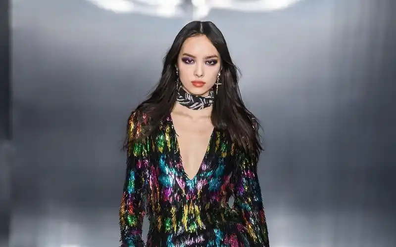 中国超模孙菲菲这两年都走了哪些秀