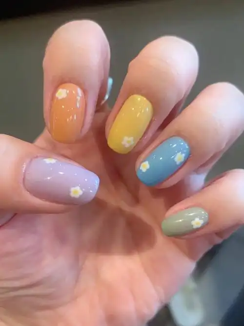 糖果色美甲彩虹色美甲夏日美甲美甲