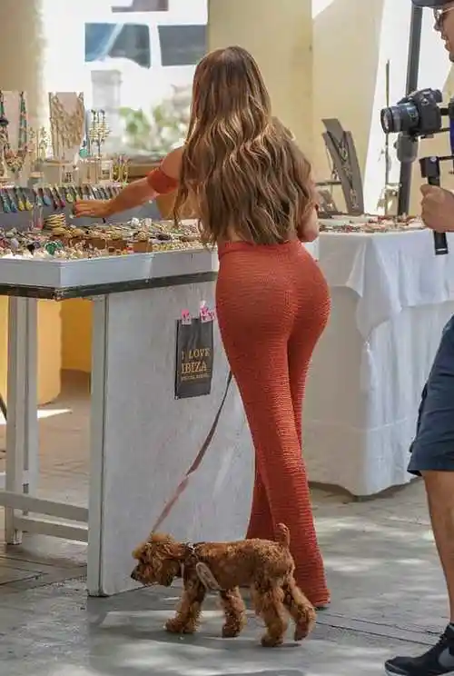 英国第一宅男女神秒杀卡戴珊网友这身材是真实存在的吗