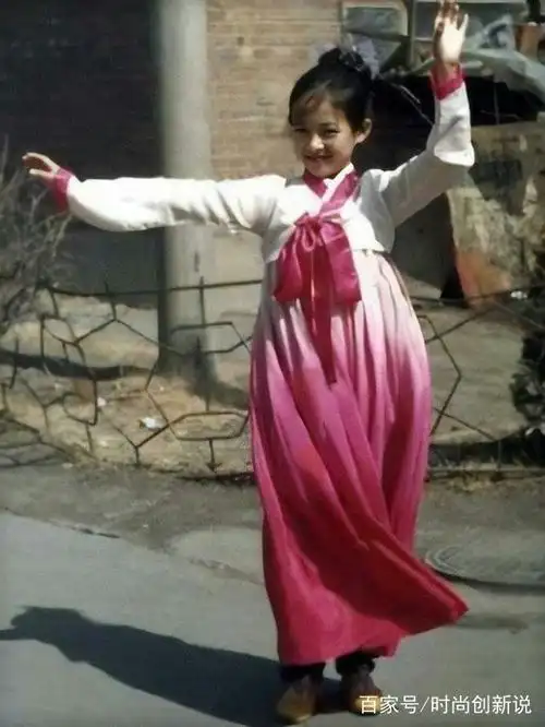 章子怡小时候长啥样?打开童年的时光宝盒,走进章子怡的青葱岁月