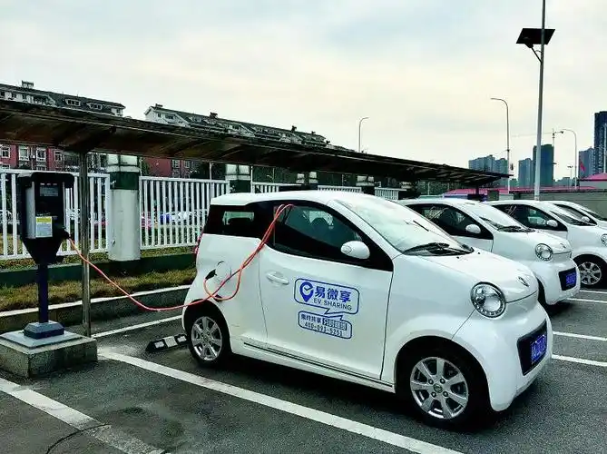 共享汽车在汉缓慢起步 9元就能开汽车_央广网