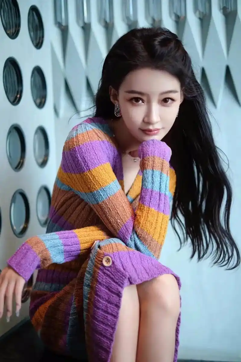 孙怡 条纹长袖针织连衣裙 清新而温暖