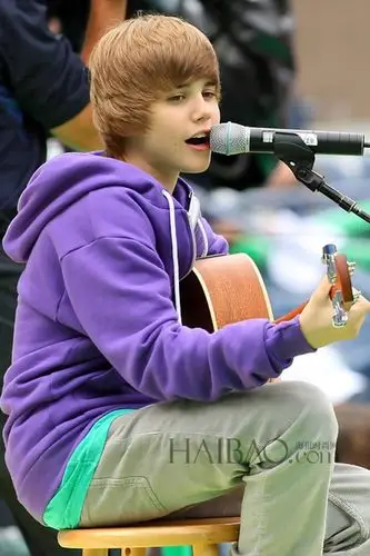 贾斯汀·比伯 (justin bieber)