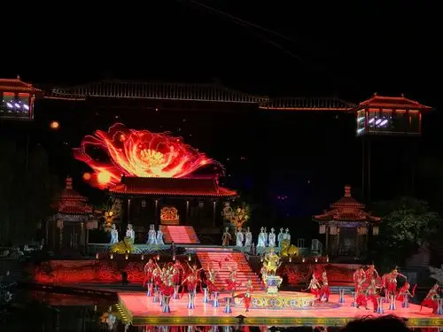 观看大型实景舞台剧长恨歌