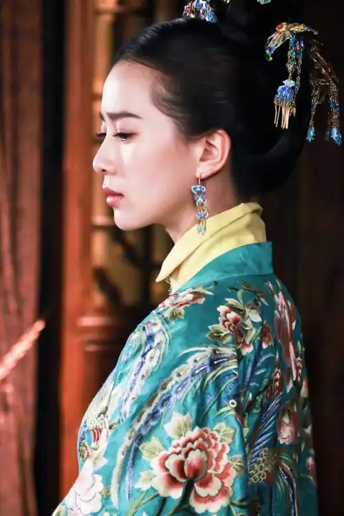 刘诗诗超话#诗圈101#宫中女子千人,有疾而不得医,只得自判其症,胡乱取