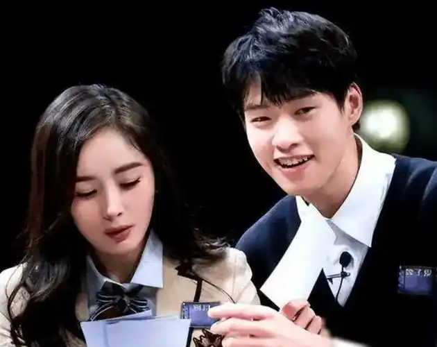 原创魏大勋紧搂杨幂纤腰刘恺威之外无人能比他们更亲近