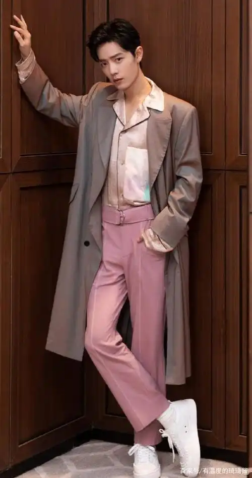 肖战全身写真!身材比例绝了!每一张都可当壁纸!快快收藏吧!