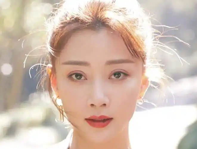 这8位有痣的女星个个有特色-有痣的女明星