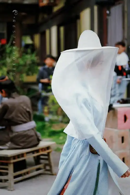 被刘诗诗这个面纱海报背影惊艳住了,p2倔强的眼神好有故事感,倔强大女