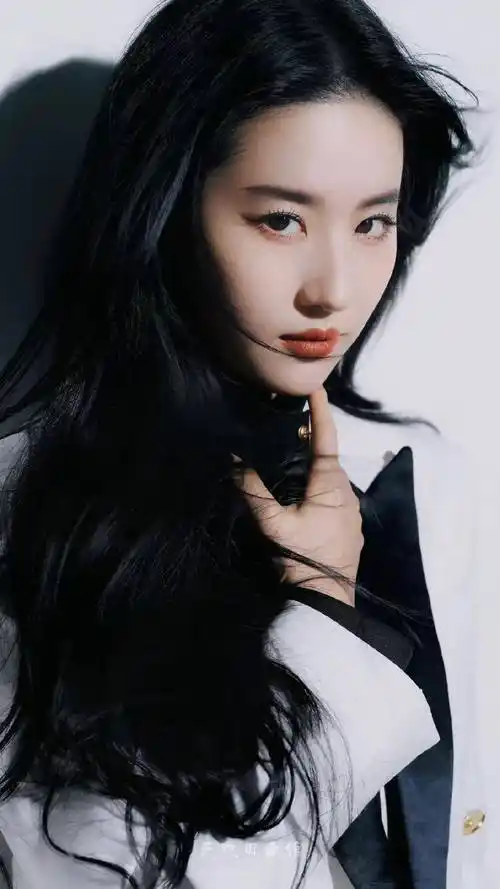 现代装也很美很仙,重点是纯天然美女!