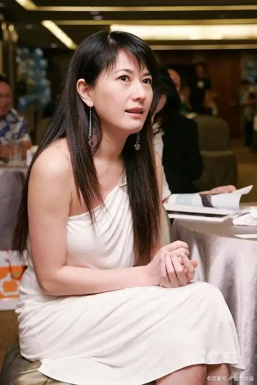 甩了金城武两度嫁入豪门的戈伟如是真的刚