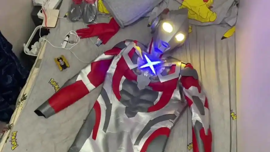 艾克斯奥特曼皮套试穿