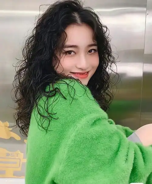 可爱风格慵懒羊毛卷烫发