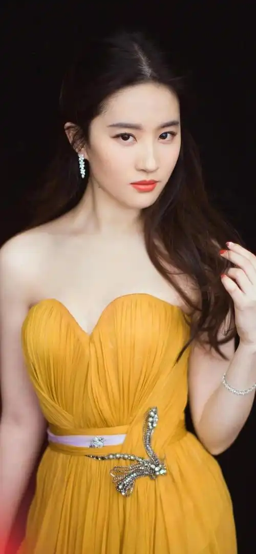 刘亦菲太美了吧她的面容比例非常符合美学标准整个容颜的比例让她看