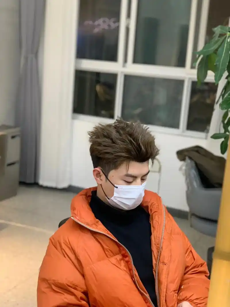 男士发型 #男生烫发 #男生背头发型 #男士发型干净有精神 - 兑趑