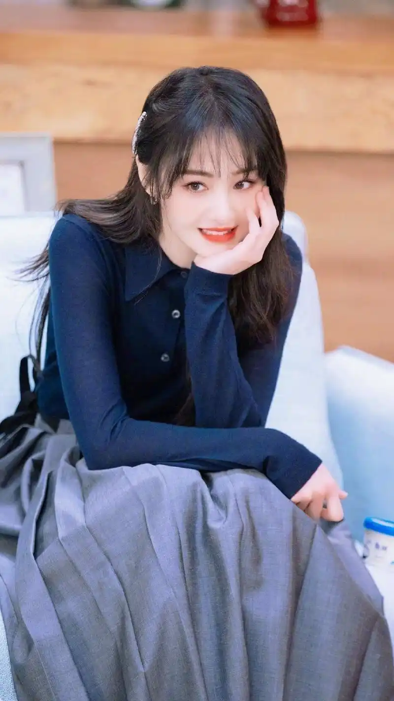 演员郑爽,坦率正直的小仙女,来看美美的照片吧