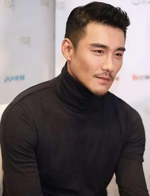 很多的外国男模都比不上胡兵,是舞台上最善良的那颗星,瓦伦迪诺也被他