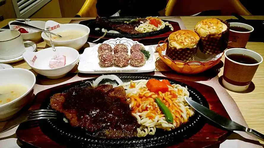 克拉拉牛排和ta的朋友东大街店