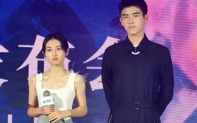 活动  【张子枫×陈飞宇】这个转身我爱了 ! ! 太甜了 ! !