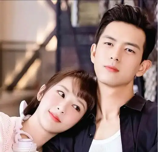 李现微博遭杨紫吐槽,"童颜夫妻"上演"相爱相杀"