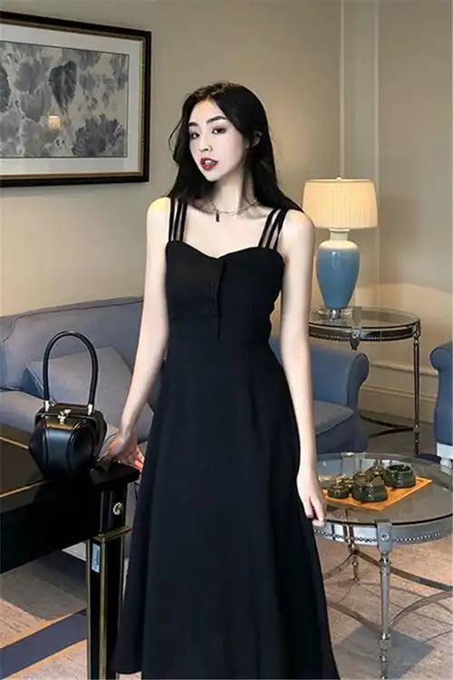 小莫甘娜春夏季新款韩版时尚女装性感气质露肩修身显瘦黑色吊带裙