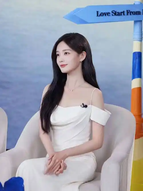 李一桐个人造型集:清新秀丽,甜美可爱