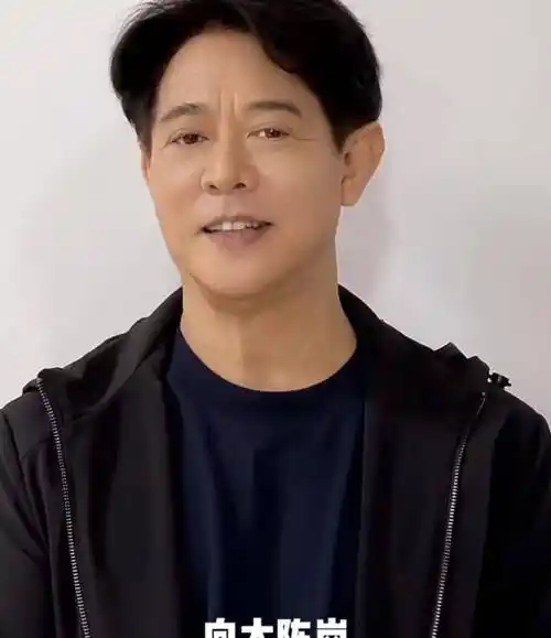 李连杰近照引热议!