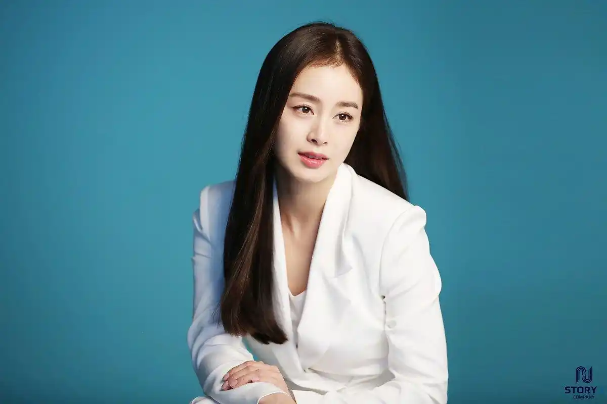 金泰熙 现在谁来拍画报呢?