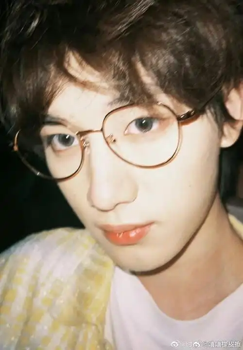 丁程鑫戴眼镜好奶##果然是时代少年团的心头镜##女大