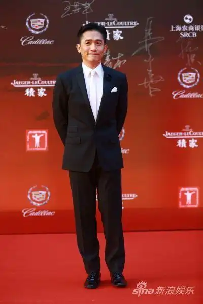 梁朝伟率听风者大叔阵容逆袭上影节