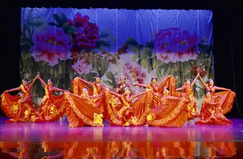 07.22开心歌舞团文化公园中心台文艺演出