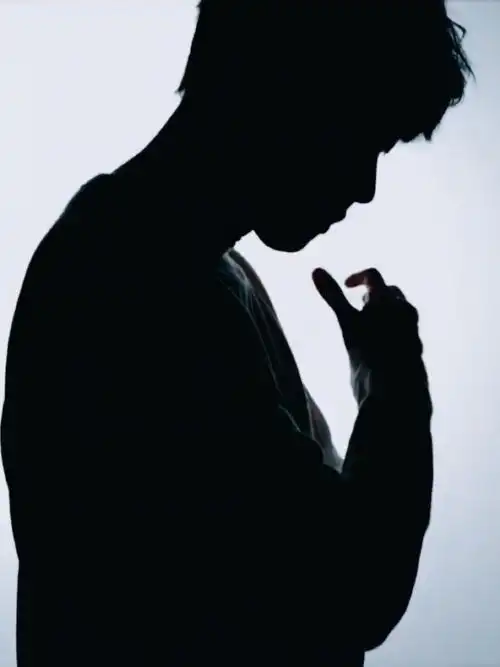 林俊杰侧颜线条