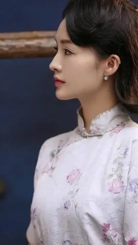 有种"艳"叫李沁穿旗袍,高贵典雅,美到不敢认