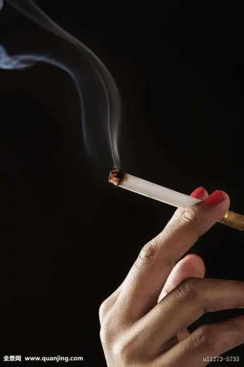 一只手拿烟的图片,手拿烟真实照片-图片大观-奇异网