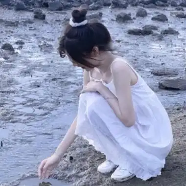 海边女生头像侧面唯美高清大海背景头像女生侧脸或背影