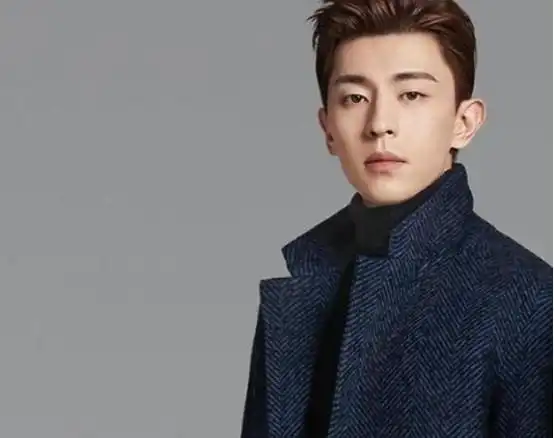 带你看看邓伦住的豪宅,头次见这种卧室床头设计,太独特了