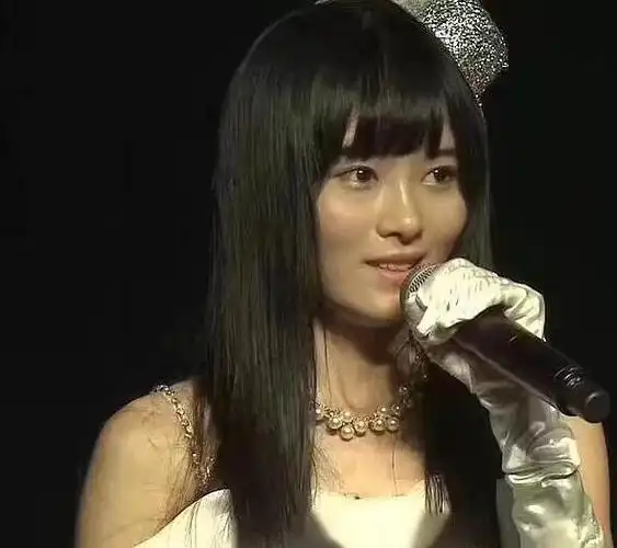 都说鞠婧祎微整之后很漂亮,看到她早期照片,才知底子好多重要