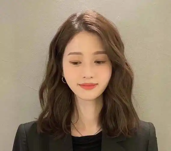 中短发烫发发型图片,中短发发型女2022新款-528时尚网