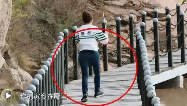 没想到女神还是个外八字