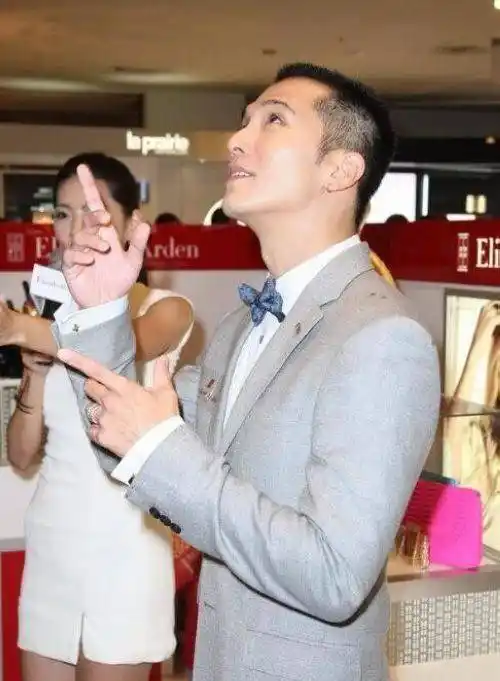 到底邱泽跟罗晋谁最帅,这还是要决定每个人的审美了,但是你问小编谁更