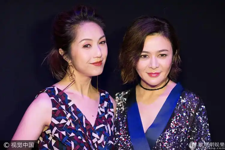 关之琳穿高开衩美裙自信秀美腿 与杨千嬅比美不输阵