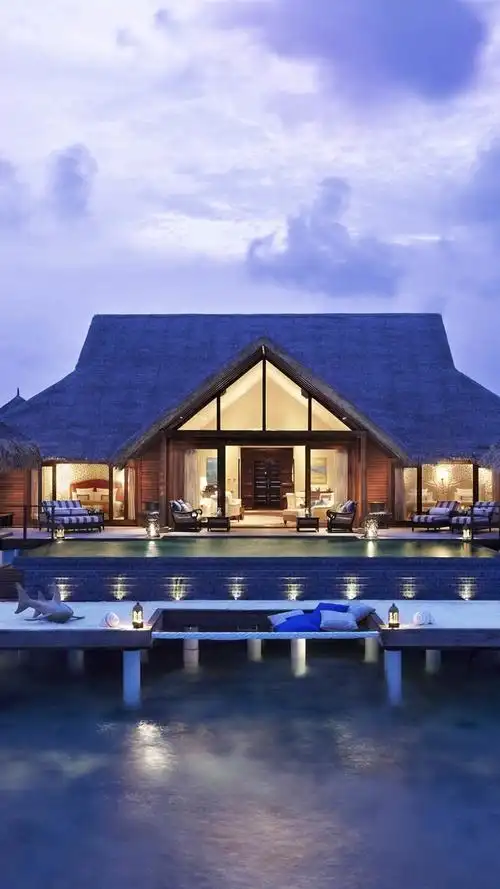 在海水中的别墅 iphone 桌布